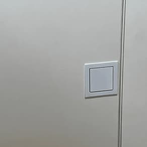 Configurazioni su misura 
fino a 300 cm di altezza 
con predisposizione per 
accessori integrati.